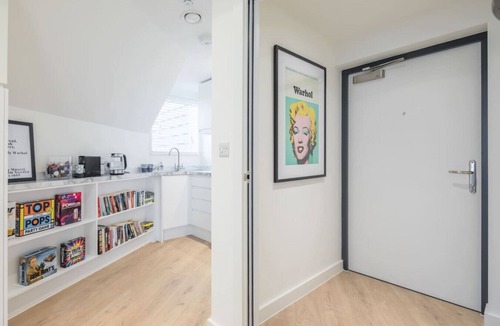 Cambridge City Centre Apartment | Beautiful Central Apt - With Parking!