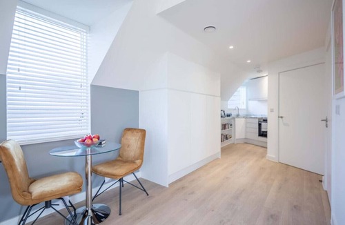 Cambridge City Centre Apartment | Beautiful Central Apt - With Parking!