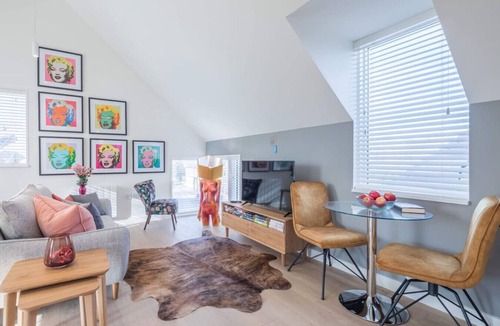 Cambridge City Centre Apartment | Beautiful Central Apt - With Parking!