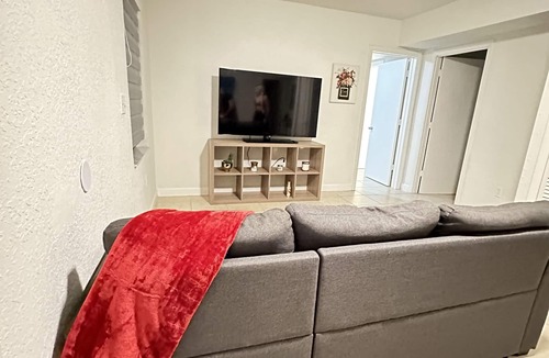 Liberty City House | Beautiful & Central Cozy Home!