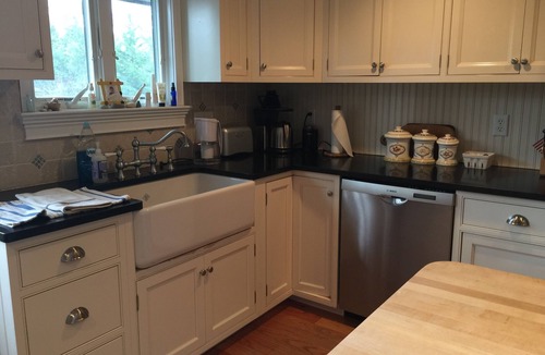 Avon House | Beautiful, centrally located Bay Header with pool