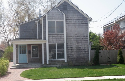 Avon House | Beautiful, centrally located Bay Header with pool