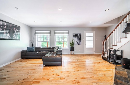 Les Pays-d'en-Haut Regional County Municipality Cottage | Beautiful Chalet located minutes away from ski hills