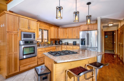 Jewett Ski Chalet | Beautiful Chalet, mins to Hunter/Windham slopes