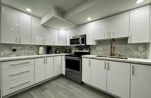 Richmond Hill Apartment | Beautiful & Chic Family Basement