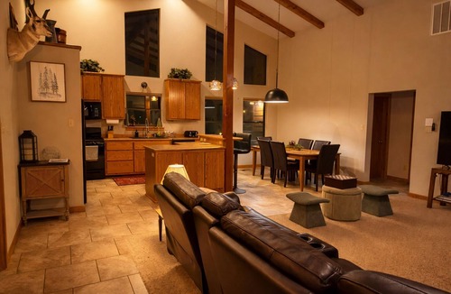 Cloudcroft House | Beautiful Cloudcroft Getaway cabin on National Forest & biking/hiking trails