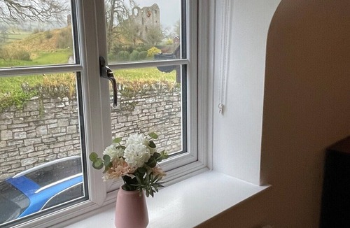 Clun House | Beautiful Clun Castle View