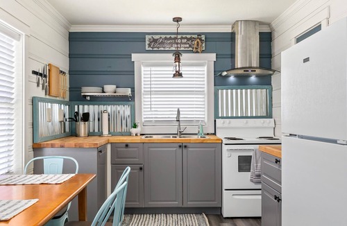 Surfside Beach House | Beautiful coastal home recently renovated and ready for travelers