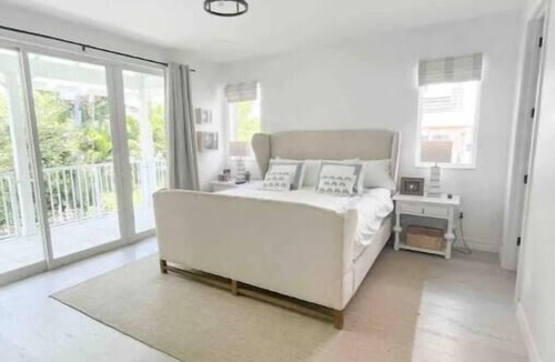Key Biscayne House | Beautiful coastal style home in Key Biscayne