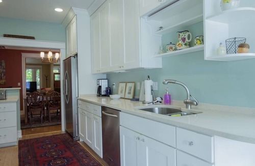 Columbia Heights House | Beautiful & Comfortable Historic Row House. Solar Powered!