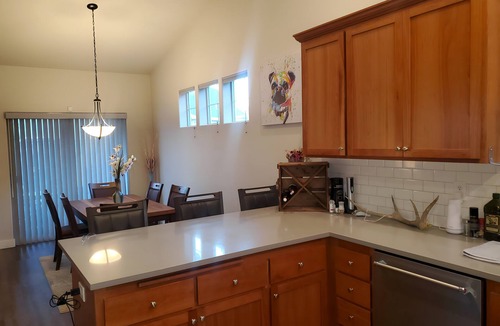 Bethel-Danebo House | Beautiful & Comfortable 3 Bedroom Home Minutes from the Airport and Downtown