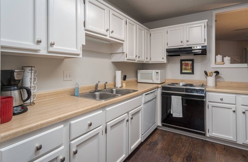 Little Rock Condo | Beautiful, Comfy & Convenient Condo!