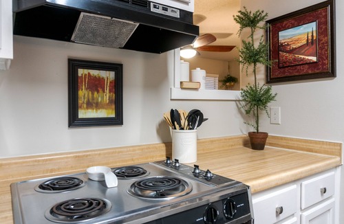 Little Rock Condo | Beautiful, Comfy & Convenient Condo!