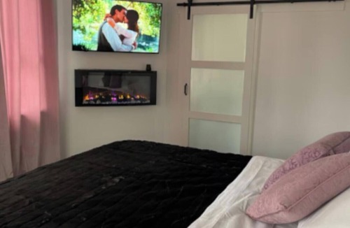 Weatherford Cabin | Beautiful comfy romantic cabin with great sunset views