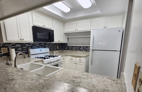 Hellman Street Condo | Beautiful condo just 4 minutes from the beach!