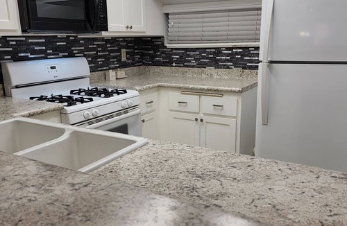Hellman Street Condo | Beautiful condo just 4 minutes from the beach!