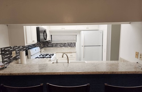 Hellman Street Condo | Beautiful condo just 4 minutes from the beach!