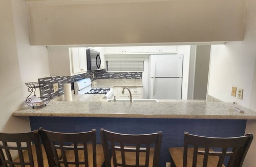Hellman Street Condo | Beautiful condo just 4 minutes from the beach!