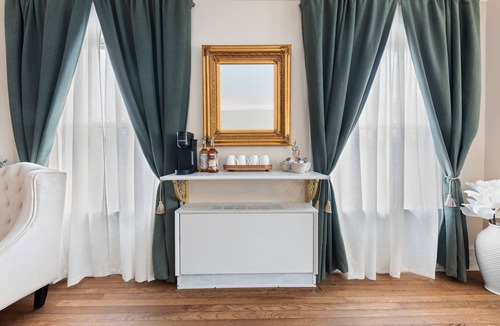 Geneva Condo | - Beautiful Condo - King Bed - Free Waffle Breakfast -