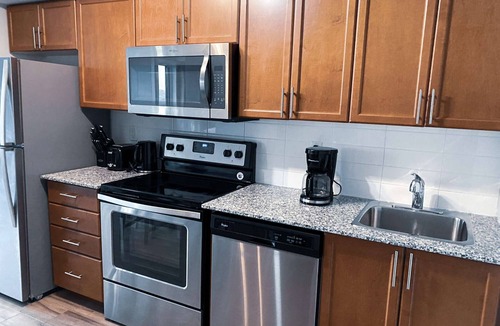 Wallace Emerson Apartment | Beautiful Condo Near Subway station