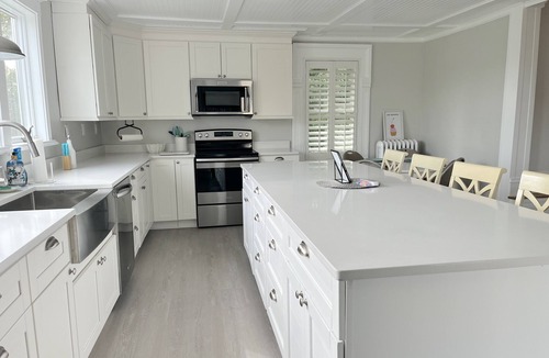 Wakefield House | Beautiful condo next to commuter rail into Boston