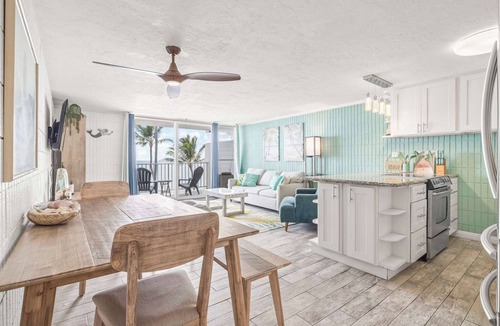 Punaluu Condo | Beautiful Condo Right on the Beach