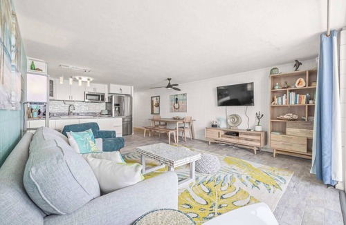 Punaluu Condo | Beautiful Condo Right on the Beach