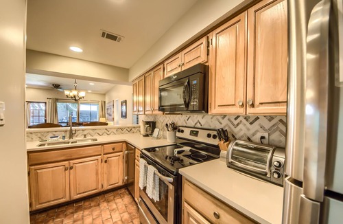 New Braunfels Condo | Beautiful condo with direct access to the Comal River! Pool, Hot Tub!