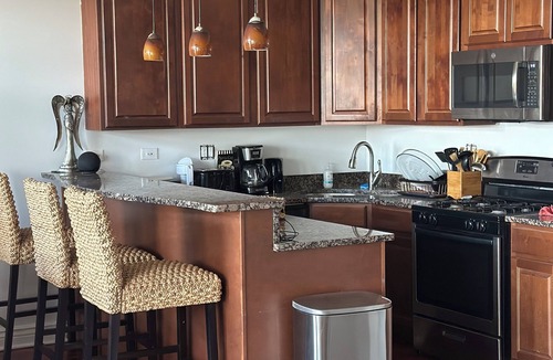 North Kenwood Condo | Beautiful condo with elevator right into your unit in North Kenwood Hyde Park.