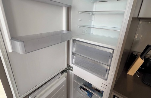 Wellington Place Apartment | Beautiful Corner Flat in the Heart of Toronto