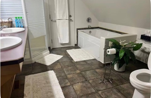 Wynyard Apartment | Beautiful corporate apartment with AC in vibrant Wynyardnsleep upto 6 people