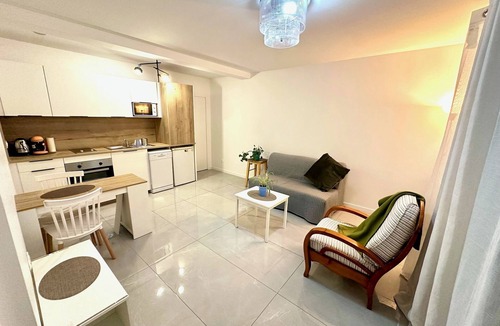 Saintry-sur-Seine Apartment | Beautiful, cosy studio