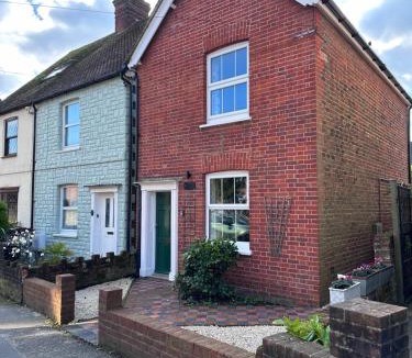 Midhurst House | Beautiful, cosy, comfortable Marden!