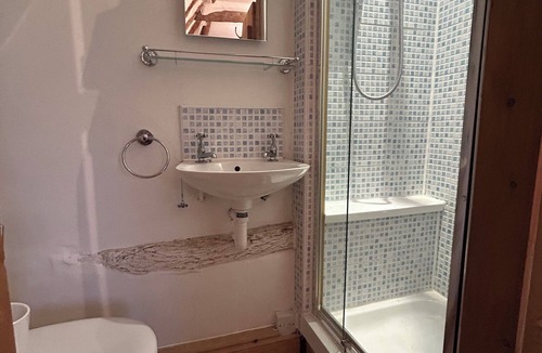 Halstead House | Beautiful Cottage opposite the Castle!