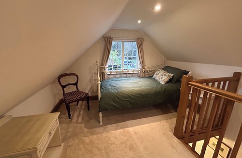 Halstead House | Beautiful Cottage opposite the Castle!