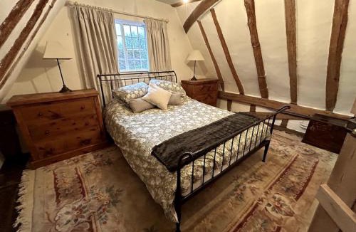 Halstead House | Beautiful Cottage opposite Hedingham Castle!