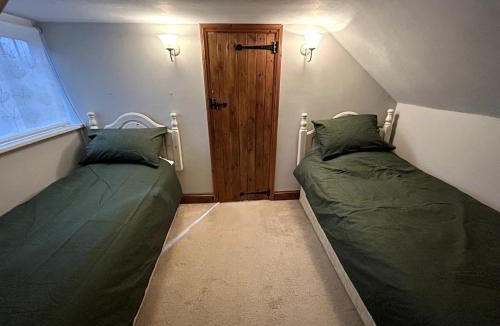 Halstead House | Beautiful Cottage opposite Hedingham Castle!