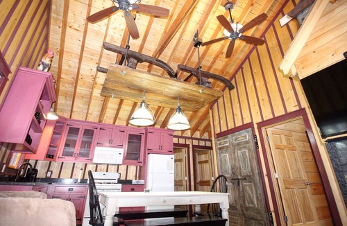 Fennville Cottage | Beautiful cottage #6 at DollyBrook just minutes from Saugatuck