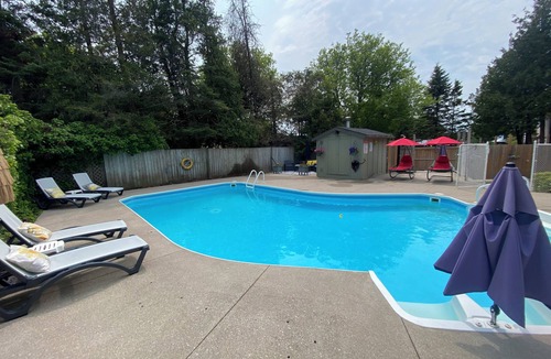 Sauble Beach Cottage | Beautiful cottage located just steps from the main beach!