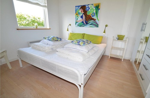 Svinøvester House | Beautiful cottage, comfortably furnished and equipped with, among other things, a fireplace stove, w