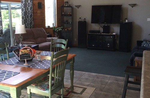 South Porcupine Cottage | Beautiful Cottage near Timmins