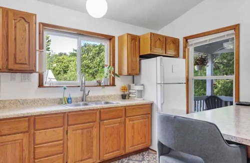 Eureka Cottage | Beautiful Cottage on Large one Acre Private Lot