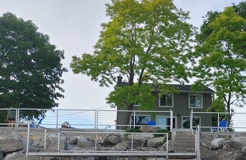 Hamilton Cottage | Beautiful cottage right on the Lake Erie