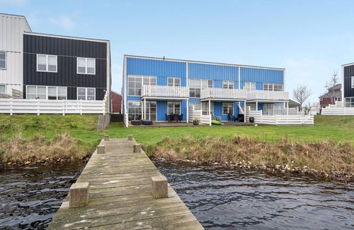 Øer Strand House | Beautiful cottage right on the water.