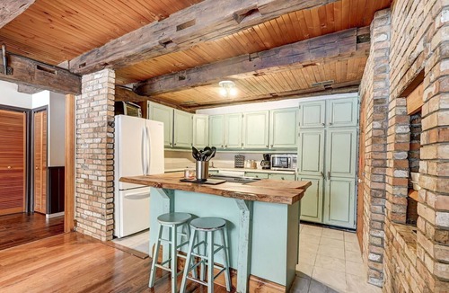 Chatsworth Cottage | Beautiful Cottage - Sleeps 14+ Trails Sauna Fire pit No Neighbours