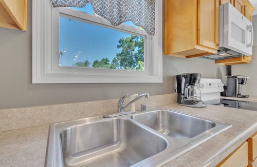 Taylorsville Cottage | Beautiful cottage with a lake view!