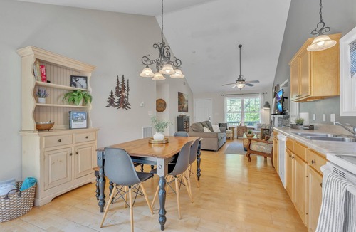 Taylorsville Cottage | Beautiful cottage with a lake view!