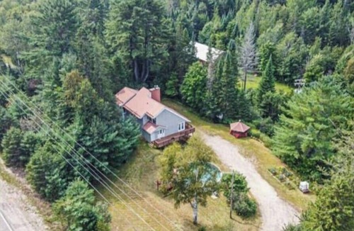 La Peche Cottage | Beautiful cottage w/firepit, pool and a river in the property
