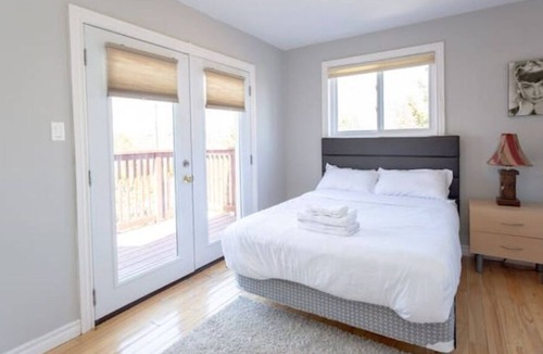 Dashwood Cottage | Beautiful Cottage w/Hot Tub by Grand Bend