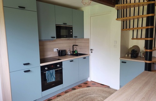 Annebault Cottage | Beautiful cottage with heated pool, sleeps 8